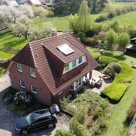 Mit Grossem Garten Holiday home *